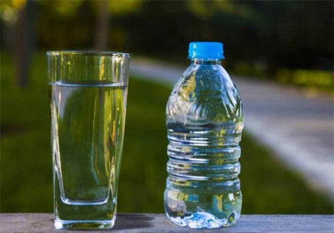 矿泉水打开后几天不能喝？隔夜的矿泉水还能喝吗？