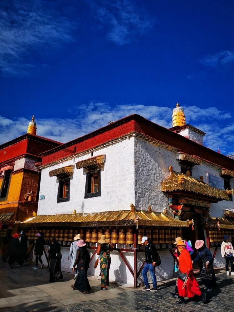 西藏大昭寺：多元文化交融的千年宗教圣地