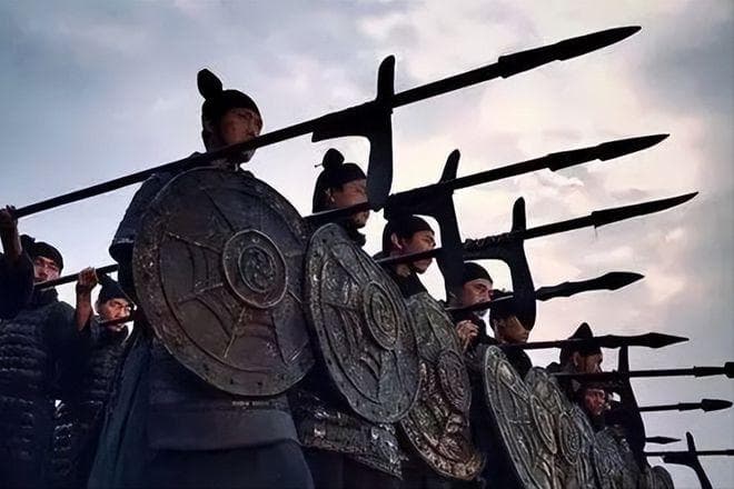 古代将士用的“枪”是什么做成的？并非铁棍，普通人根本就用不起