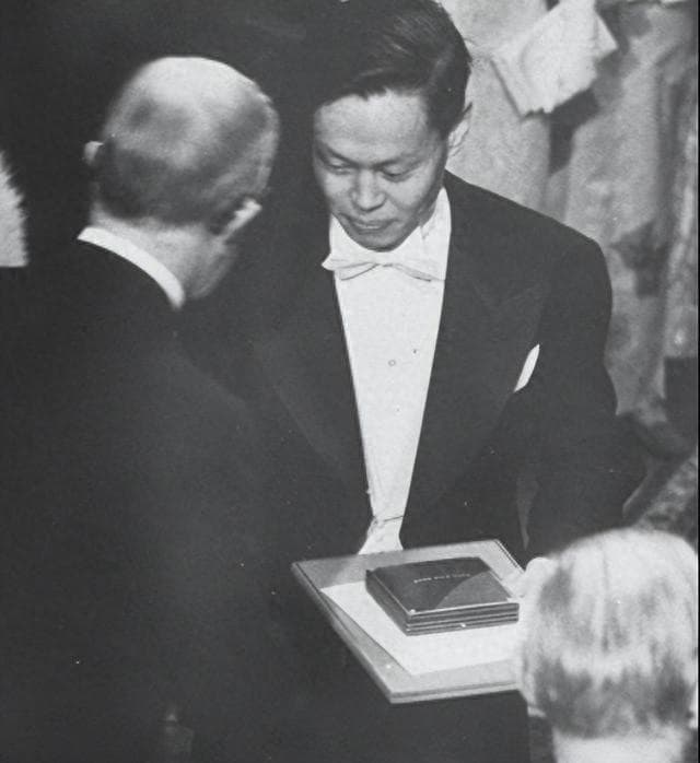 诺贝尔奖背后的爱情：杨振宁与杜致礼的53年相伴