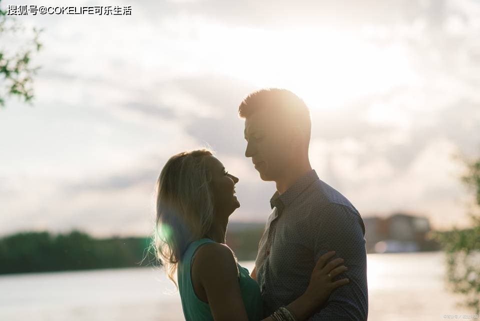 夫妻如何共同面对生活中的问题呢？