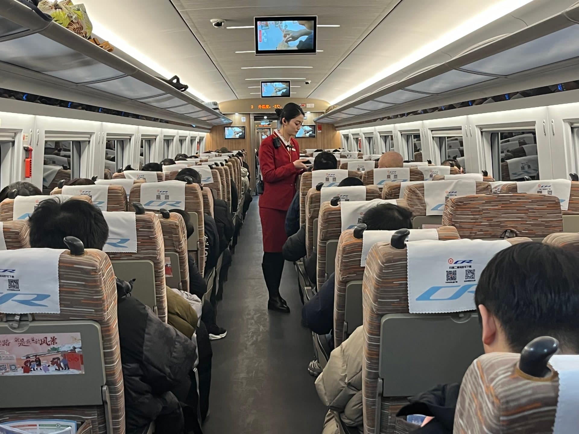 增开列车，优化停站，通勤火车每天运送22万人次进出京