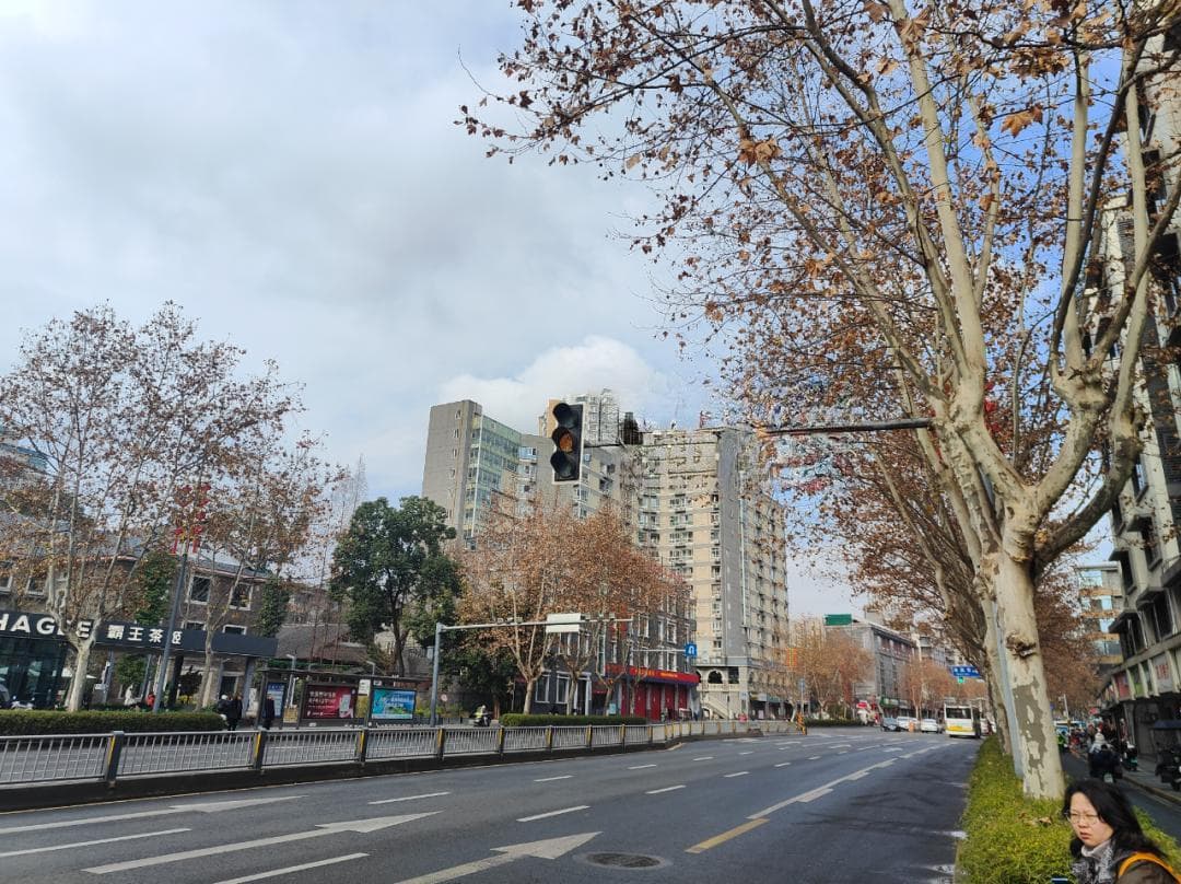 成都进一步开放公交车道！这些时段可通行