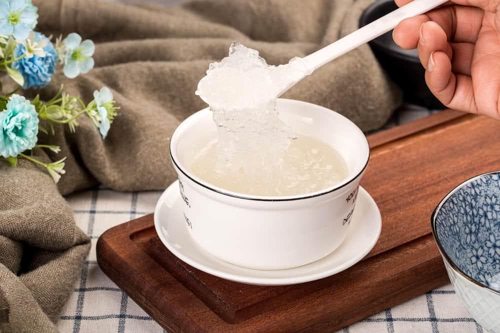燕窝的功效与食用禁忌：科学解读其保健价值与潜在风险