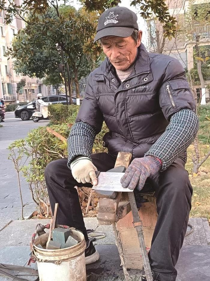 “磨剪子嘞，戗菜刀……” 还记得弄堂口那悠扬的吆喝声吗？