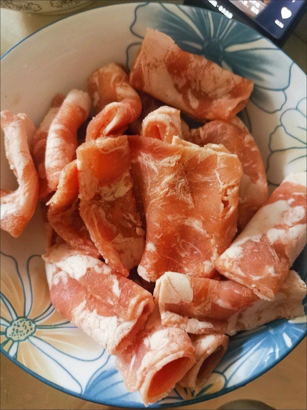 肥牛卷：餐桌上的美味佳肴，味蕾的极致享受