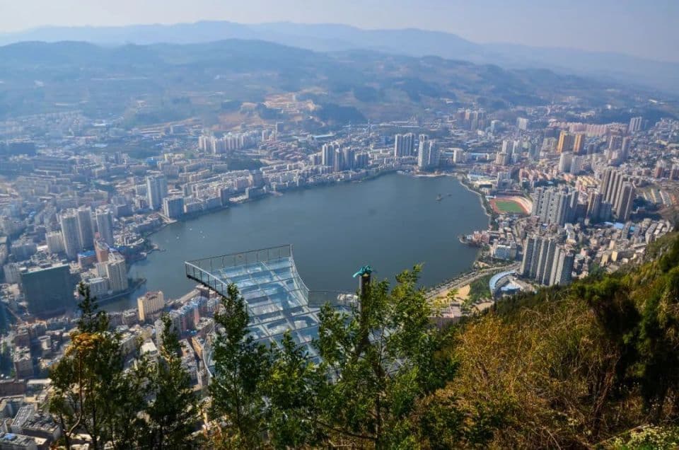 红河州：云南与越南交界的旅游明珠，世界级景点与地道美食的完美融合
