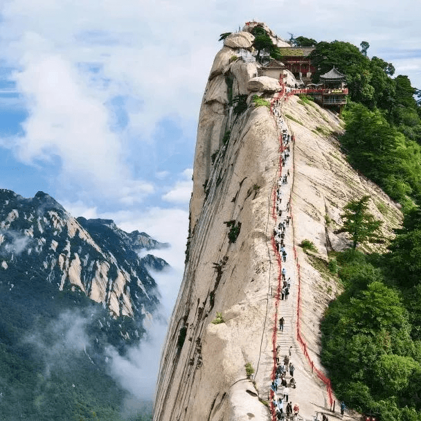 华山海拔高度详解：探秘五岳之尊的巍峨之姿