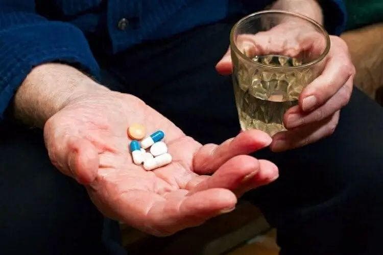 再次提醒：这6种药一旦吃上，千万别随便停