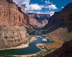 canyon 和 valley 的区别