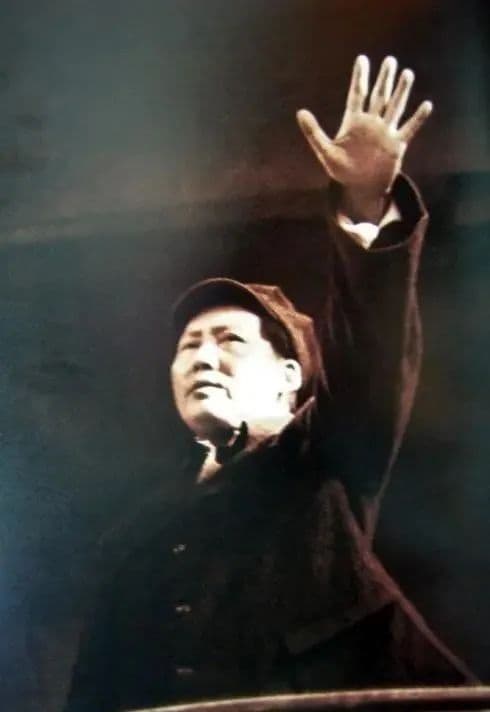 蒋介石在读完《沁园春·雪》后，不可思议地问道：这真是他写的吗