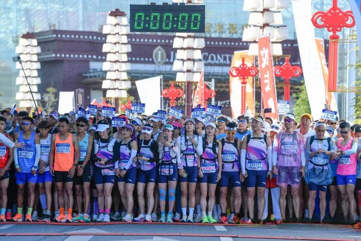 2024拉萨半程马拉松精彩完赛，5000名选手用脚步丈量"日光之城"