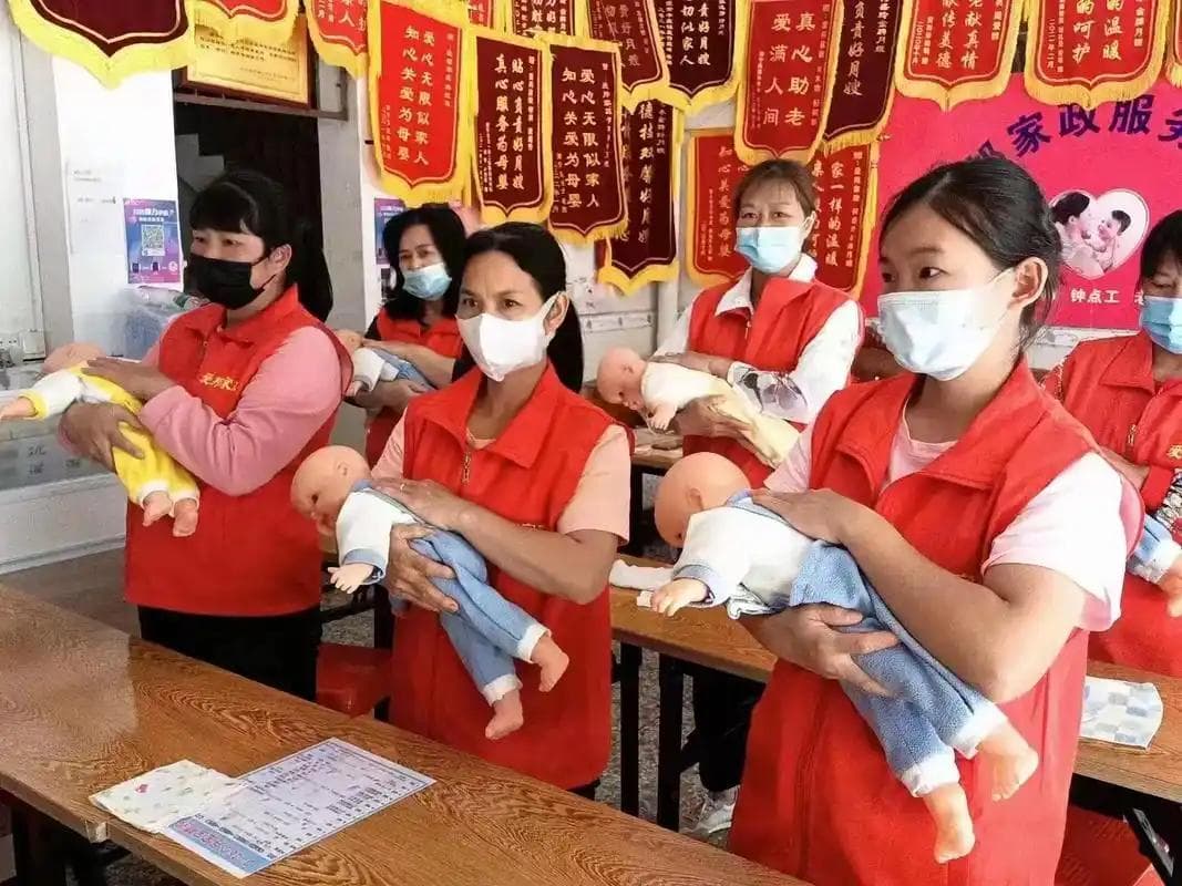 节后家政服务市场供需两旺 年轻高素质育婴师最为畅销