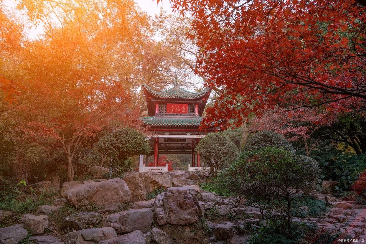 苏州天平山景点介绍：赏枫胜地，历史传承，自然风光醉人心
