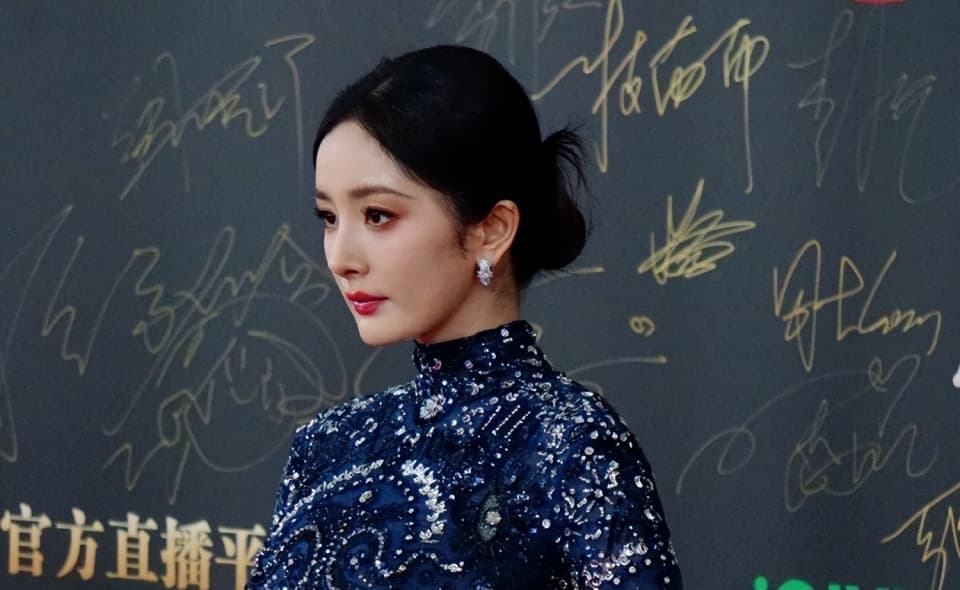 1月13日微博之夜：85后三女神红毯造型大比拼
